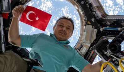 Astronot Gezeravcı Muşlu öğrencilerin “propolis” deneyine başladı