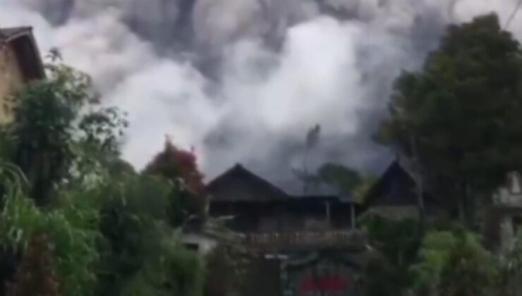 Endonezya’da Merapi Yanardağı patladı, başka yanardağlar da faaliyete geçti