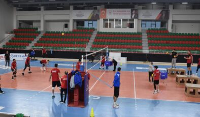 Cizre Belediyespor Erkek Voleybol Takımı çıkışa geçmek istiyor