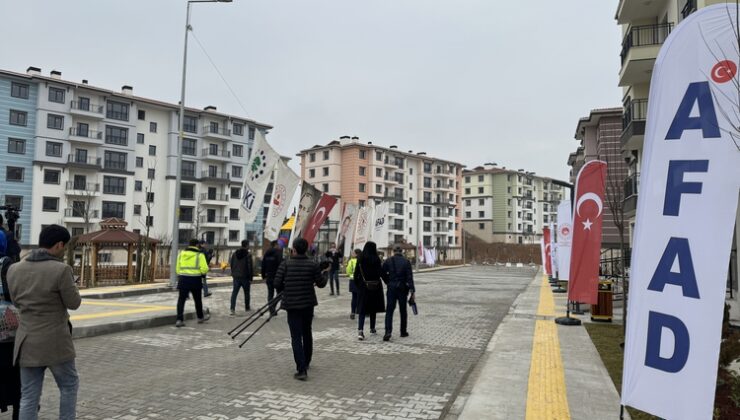 Uluslararası medya mensupları Malatya’da deprem bölgesi hakkında bilgilendirildi