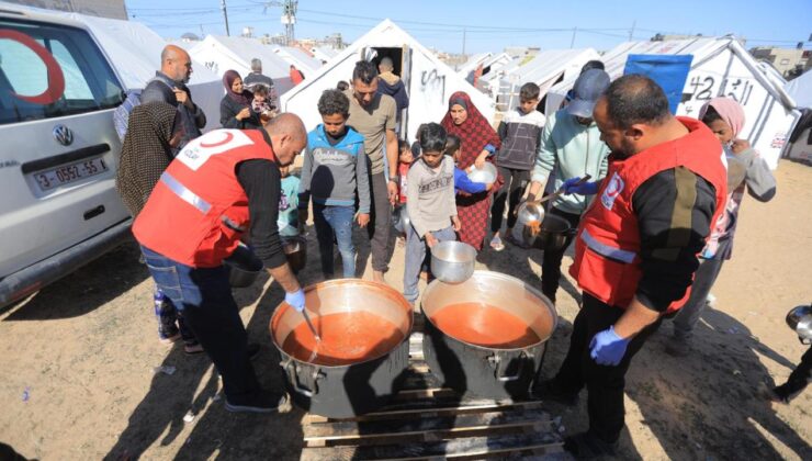 Gazze’ye yardım taşıyan Kızılay’ın gemisi Mısır’a ulaştı