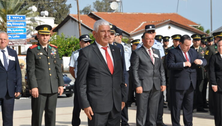 Özçınar 23 Nisan kutlama törenine katıldı