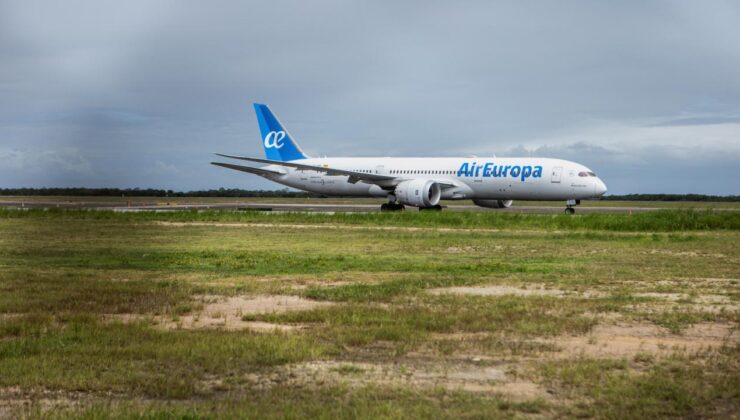 İspanya’dan Uruguay’a giden uçak Brezilya’ya acil iniş yaptı