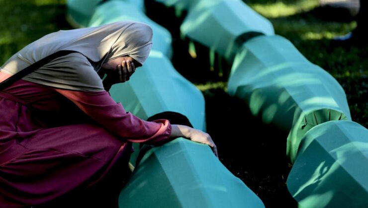 Srebrenitsa’da 14 soykırım kurbanı toprağa verilecek