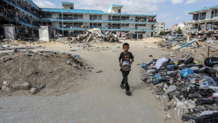 Gazze’de 300 bin civarı UNRWA öğrencisi yaklaşık 9 aydır okula gidemiyor