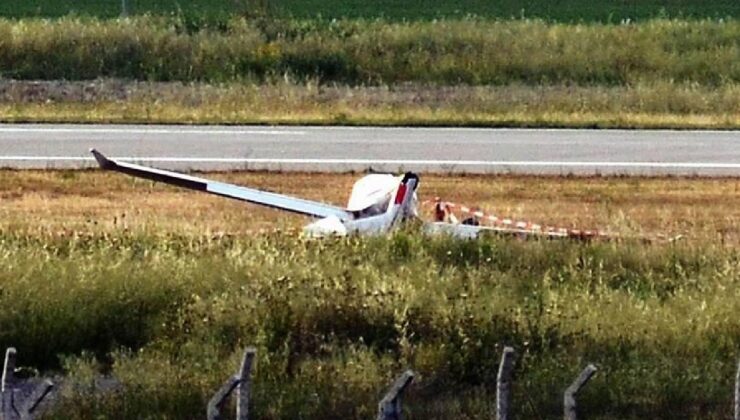 ABD’de otoyola acil iniş yapan küçük uçağa araç çarptı