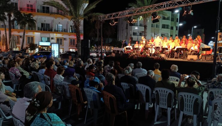 Girne Belediyesi Türk Sanat Müziği Topluluğu ‘Aşk ve Neşe’ konseri düzenledi