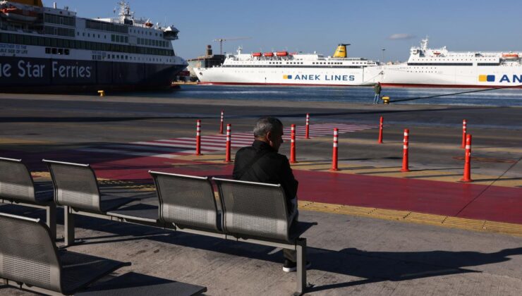 Yunanistan’da deniz yolu ulaşımındaki grev 48 saat uzatıldı