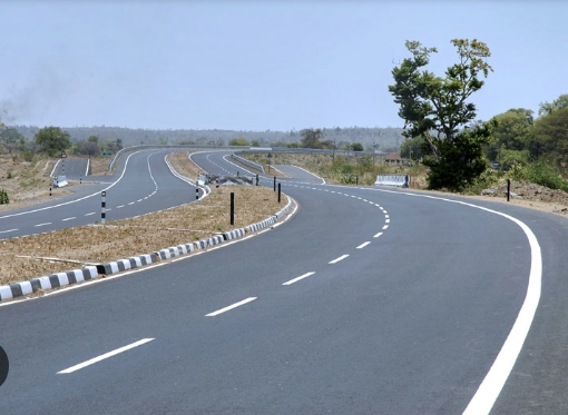 Lefkoşa-Gazimağusa yolunda yol işaretleme yapılıyor