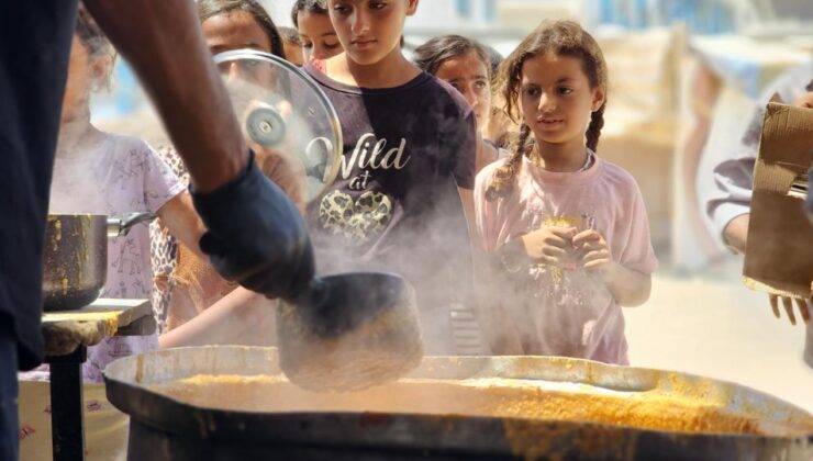 Dünya Merkez Mutfağı Gazze’deki faaliyetlerini askıya aldı