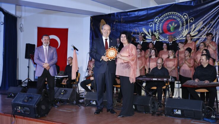 Tatar, “Gel Gökyüzünde Yıldız Olalım” konserini izledi